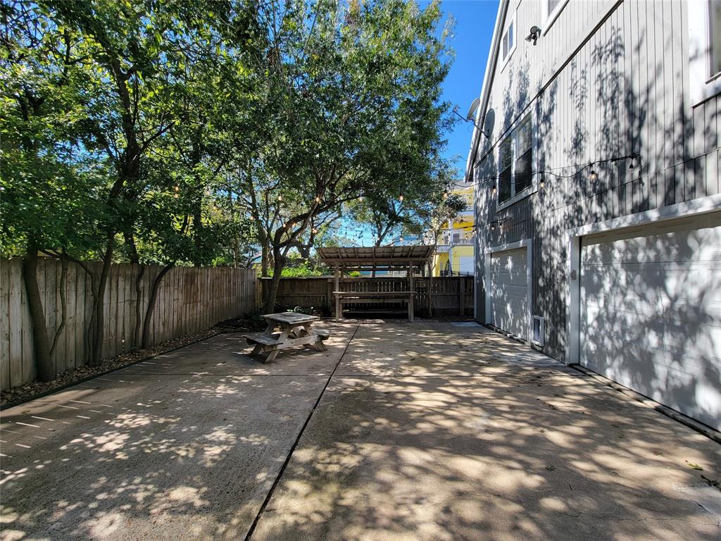 919 3 Grove Road, Clear Lake Shores, Texas 77565, 4 Bedrooms Bedrooms, 10 Rooms Rooms,3 BathroomsBathrooms,Single-family,For Sale,Grove,75130878