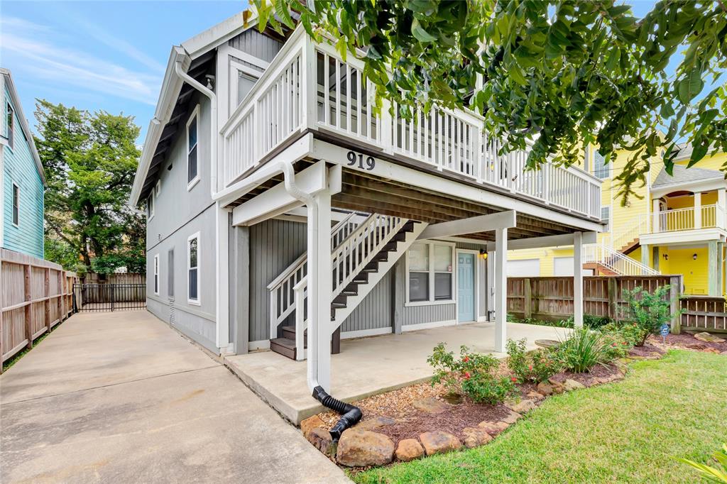 919 3 Grove Road, Clear Lake Shores, Texas 77565, 4 Bedrooms Bedrooms, 10 Rooms Rooms,3 BathroomsBathrooms,Single-family,For Sale,Grove,75130878
