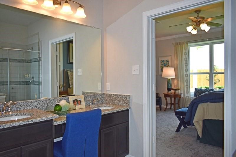 305 2 Lake Line Drive, Alvin, Texas 77511, 4 Bedrooms Bedrooms, 13 Rooms Rooms,2 BathroomsBathrooms,Single-family,For Sale,Lake Line,61647932
