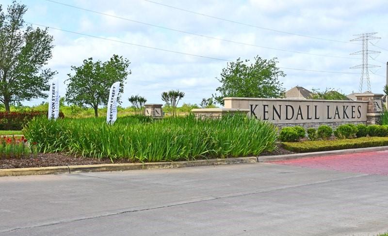 305 2 Lake Line Drive, Alvin, Texas 77511, 4 Bedrooms Bedrooms, 13 Rooms Rooms,2 BathroomsBathrooms,Single-family,For Sale,Lake Line,61647932