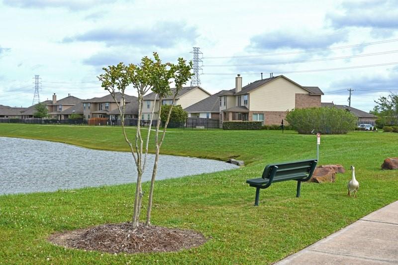 305 2 Lake Line Drive, Alvin, Texas 77511, 4 Bedrooms Bedrooms, 13 Rooms Rooms,2 BathroomsBathrooms,Single-family,For Sale,Lake Line,61647932