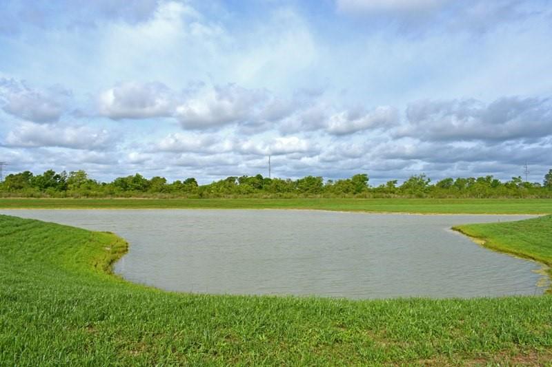 305 2 Lake Line Drive, Alvin, Texas 77511, 4 Bedrooms Bedrooms, 13 Rooms Rooms,2 BathroomsBathrooms,Single-family,For Sale,Lake Line,61647932