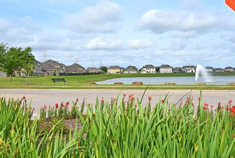 305 2 Lake Line Drive, Alvin, Texas 77511, 4 Bedrooms Bedrooms, 13 Rooms Rooms,2 BathroomsBathrooms,Single-family,For Sale,Lake Line,61647932