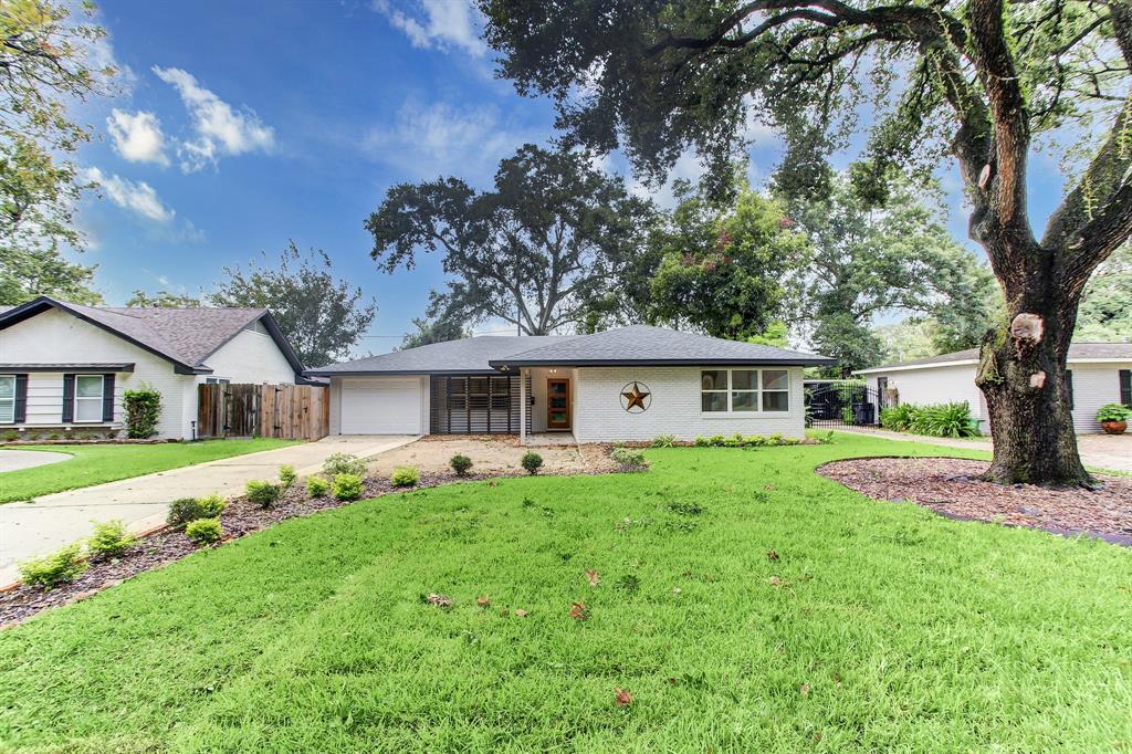 9920 1 Westview Drive, Houston, Texas 77055, 4 Bedrooms Bedrooms, 10 Rooms Rooms,2 BathroomsBathrooms,Single-family,For Sale,Westview,3342636