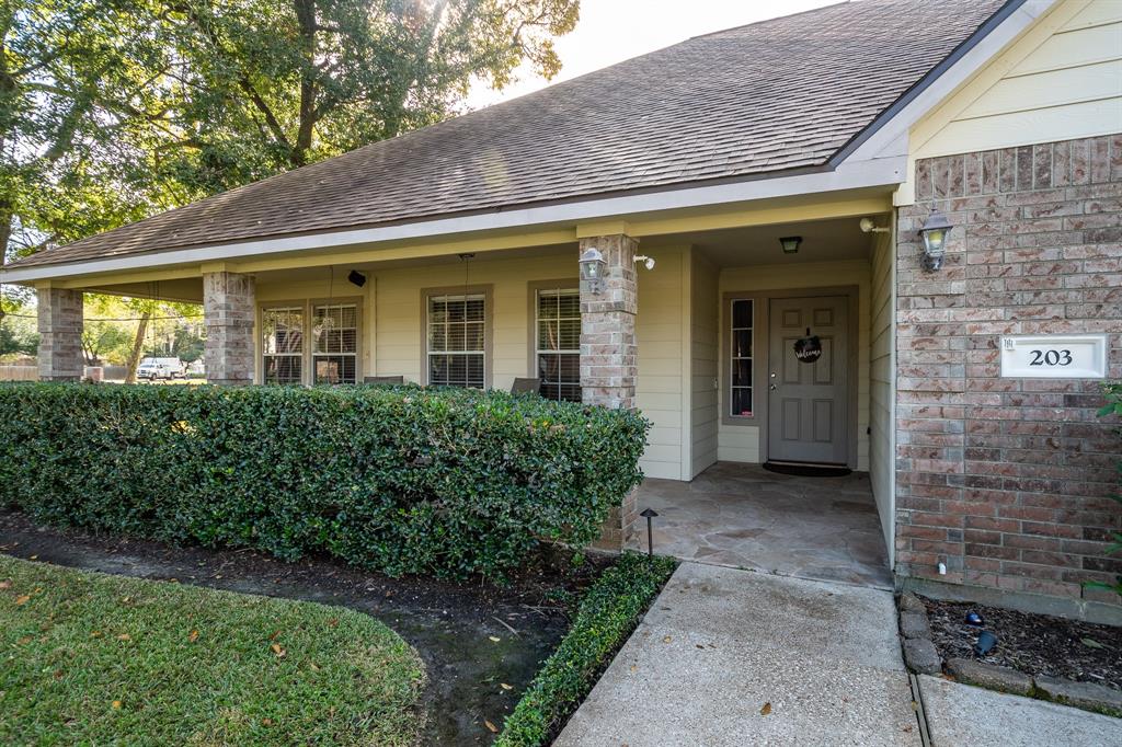 203 1 Whites Lake Estates Drive, Highlands, Texas 77562, 3 Bedrooms Bedrooms, 3 Rooms Rooms,2 BathroomsBathrooms,Single-family,For Sale,Whites Lake Estates,26639813