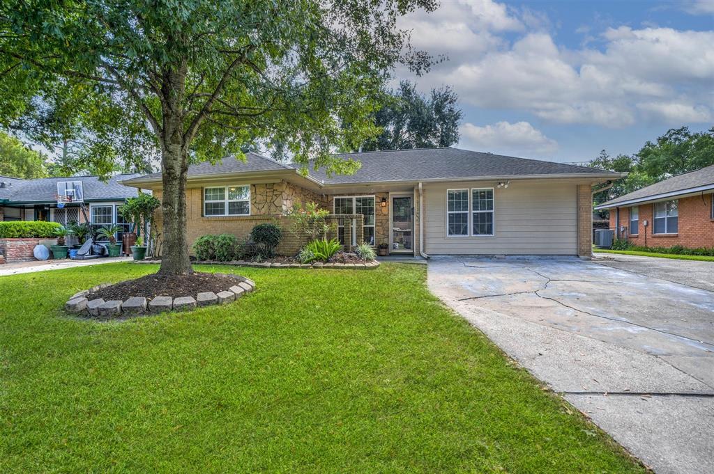 5033 1 Viking Drive, Houston, Texas 77092, 4 Bedrooms Bedrooms, 8 Rooms Rooms,2 BathroomsBathrooms,Single-family,For Sale,Viking,70556648