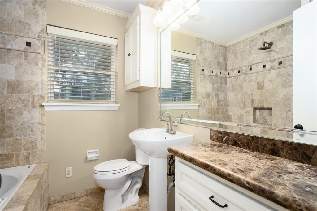 5033 1 Viking Drive, Houston, Texas 77092, 4 Bedrooms Bedrooms, 8 Rooms Rooms,2 BathroomsBathrooms,Single-family,For Sale,Viking,70556648