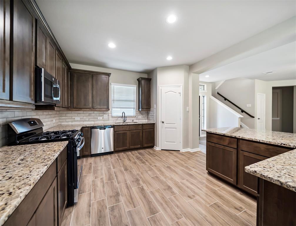 6706 2 Aspen Peak Drive, Baytown, Texas 77521, 4 Bedrooms Bedrooms, 6 Rooms Rooms,3 BathroomsBathrooms,Single-family,For Sale,Aspen Peak,58402303