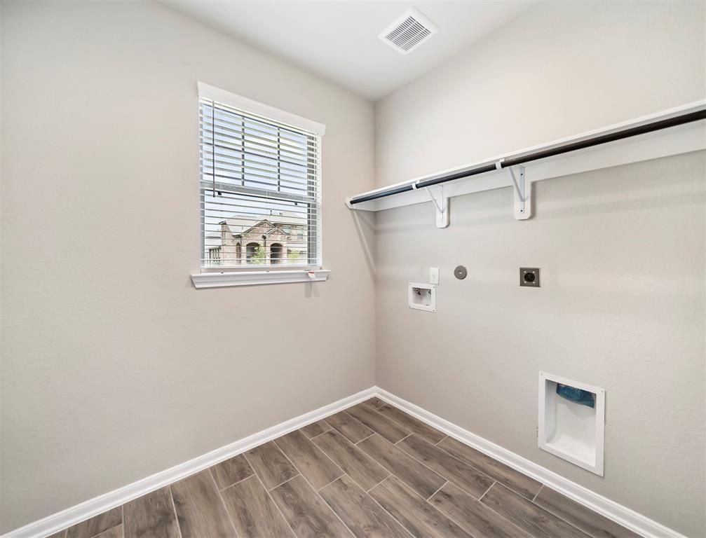6706 2 Aspen Peak Drive, Baytown, Texas 77521, 4 Bedrooms Bedrooms, 6 Rooms Rooms,3 BathroomsBathrooms,Single-family,For Sale,Aspen Peak,58402303