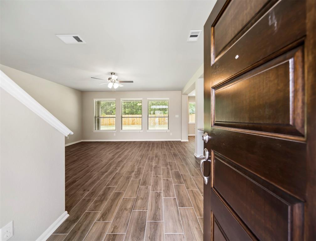 6706 2 Aspen Peak Drive, Baytown, Texas 77521, 4 Bedrooms Bedrooms, 6 Rooms Rooms,3 BathroomsBathrooms,Single-family,For Sale,Aspen Peak,58402303