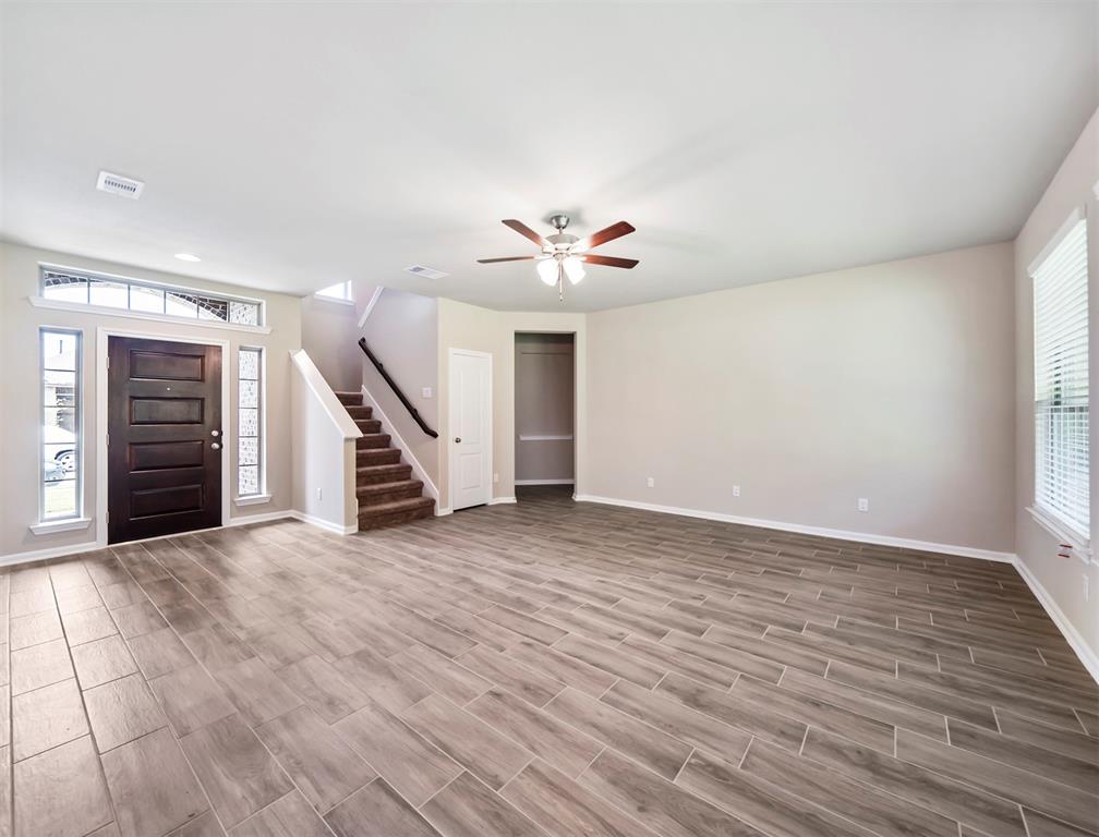 6706 2 Aspen Peak Drive, Baytown, Texas 77521, 4 Bedrooms Bedrooms, 6 Rooms Rooms,3 BathroomsBathrooms,Single-family,For Sale,Aspen Peak,58402303