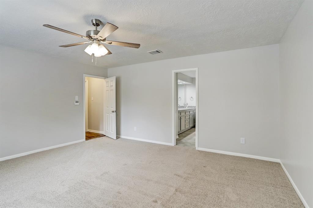 3210 2 Knoll Manor Drive, Kingwood, Texas 77345, 4 Bedrooms Bedrooms, 8 Rooms Rooms,2 BathroomsBathrooms,Single-family,For Sale,Knoll Manor,73442921