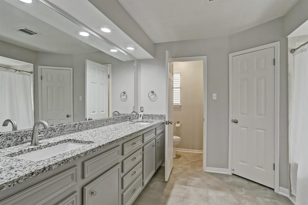 3210 2 Knoll Manor Drive, Kingwood, Texas 77345, 4 Bedrooms Bedrooms, 8 Rooms Rooms,2 BathroomsBathrooms,Single-family,For Sale,Knoll Manor,73442921