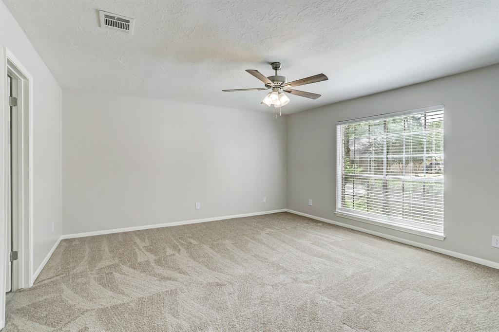 3210 2 Knoll Manor Drive, Kingwood, Texas 77345, 4 Bedrooms Bedrooms, 8 Rooms Rooms,2 BathroomsBathrooms,Single-family,For Sale,Knoll Manor,73442921