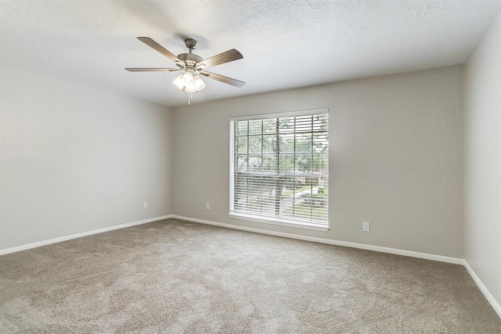 3210 2 Knoll Manor Drive, Kingwood, Texas 77345, 4 Bedrooms Bedrooms, 8 Rooms Rooms,2 BathroomsBathrooms,Single-family,For Sale,Knoll Manor,73442921