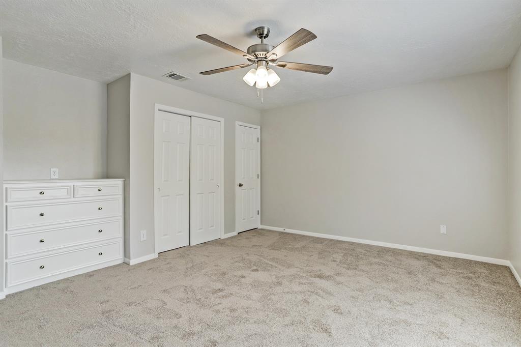 3210 2 Knoll Manor Drive, Kingwood, Texas 77345, 4 Bedrooms Bedrooms, 8 Rooms Rooms,2 BathroomsBathrooms,Single-family,For Sale,Knoll Manor,73442921