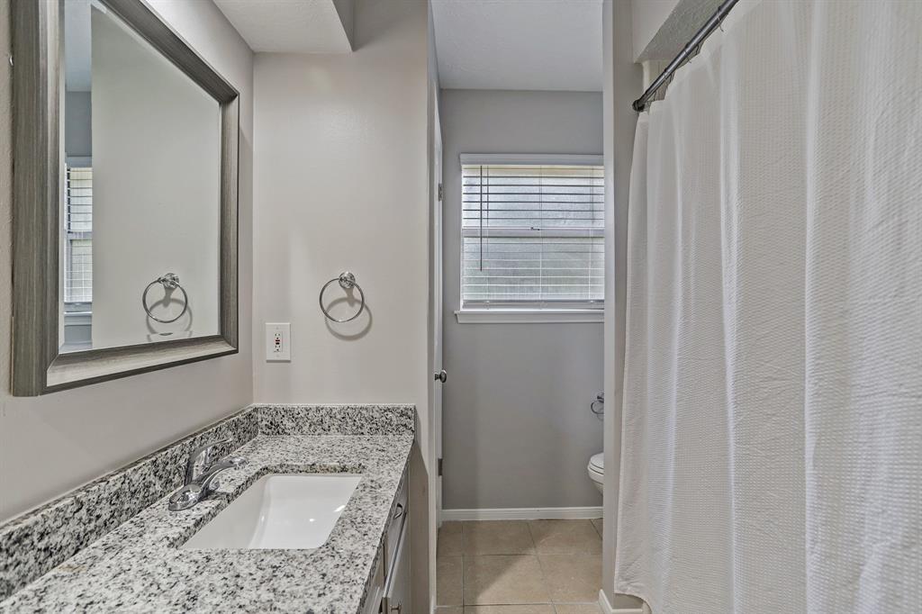 3210 2 Knoll Manor Drive, Kingwood, Texas 77345, 4 Bedrooms Bedrooms, 8 Rooms Rooms,2 BathroomsBathrooms,Single-family,For Sale,Knoll Manor,73442921
