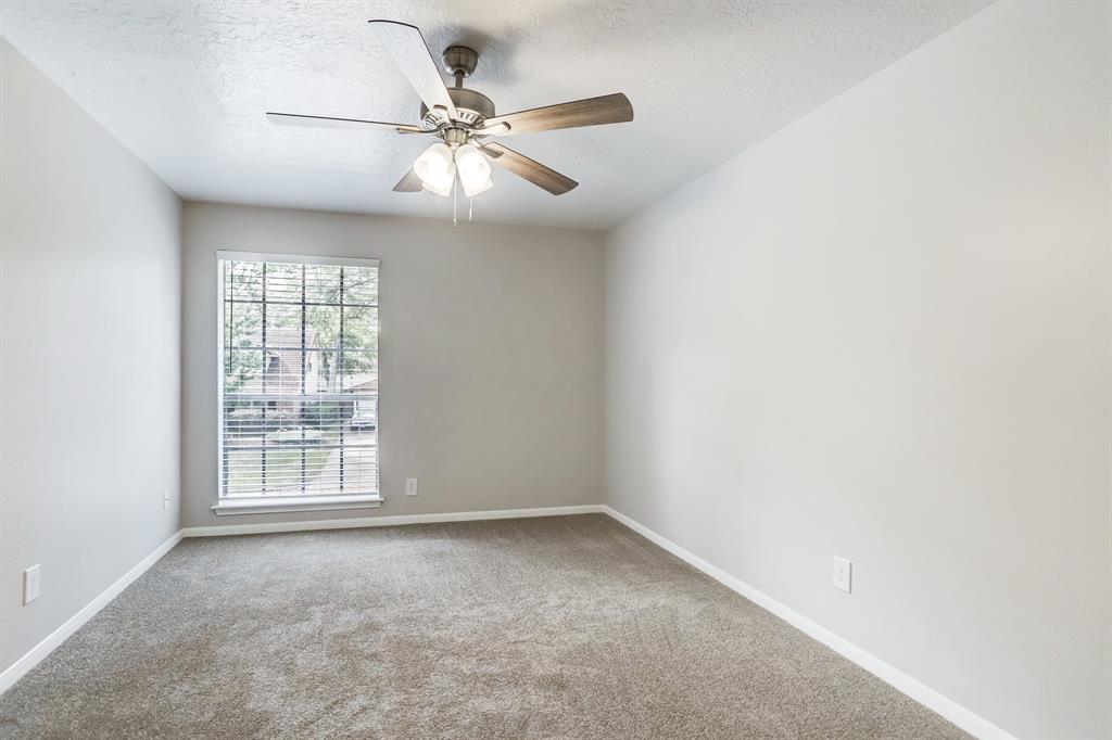 3210 2 Knoll Manor Drive, Kingwood, Texas 77345, 4 Bedrooms Bedrooms, 8 Rooms Rooms,2 BathroomsBathrooms,Single-family,For Sale,Knoll Manor,73442921