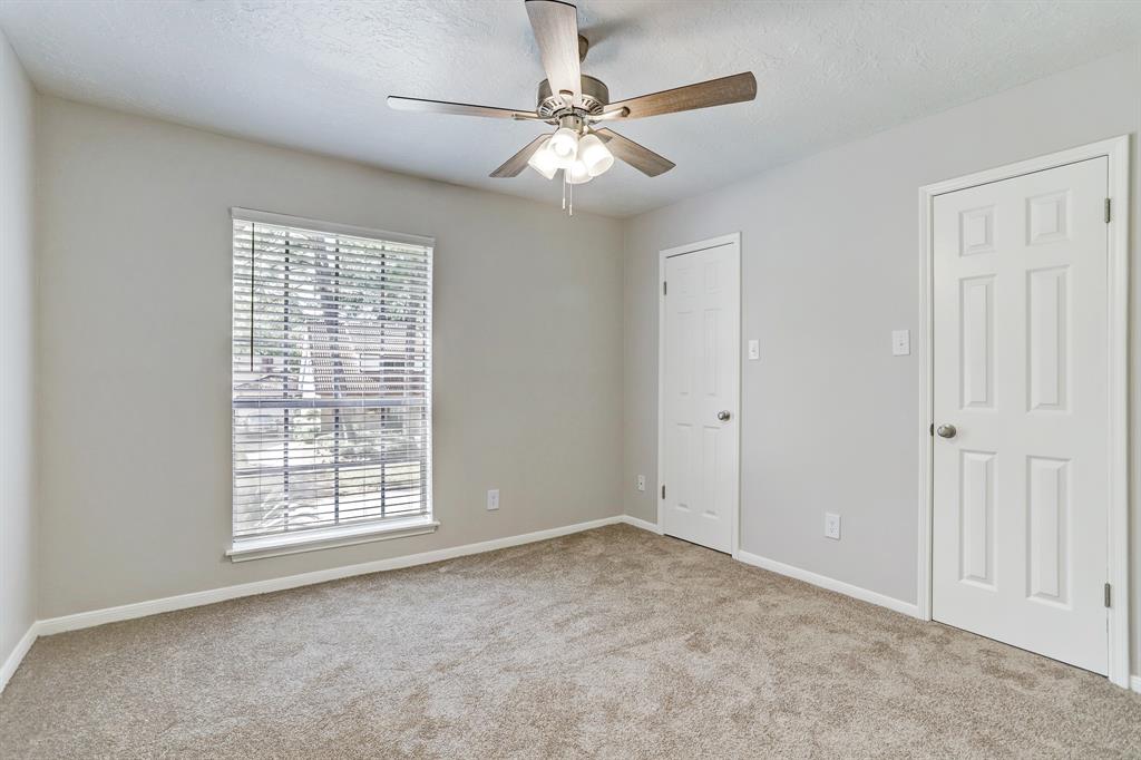 3210 2 Knoll Manor Drive, Kingwood, Texas 77345, 4 Bedrooms Bedrooms, 8 Rooms Rooms,2 BathroomsBathrooms,Single-family,For Sale,Knoll Manor,73442921