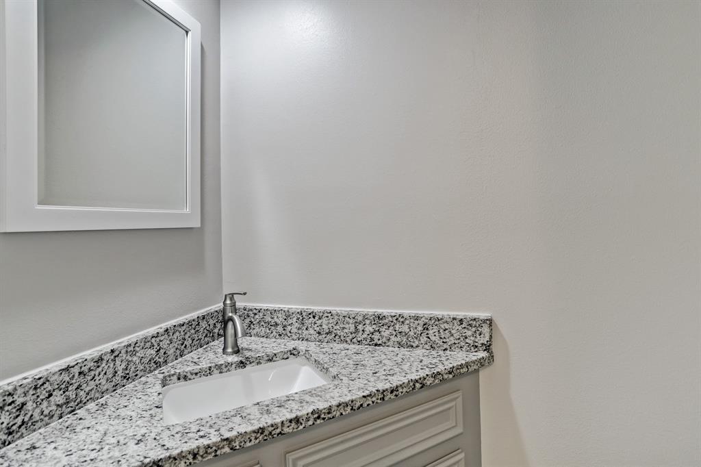 3210 2 Knoll Manor Drive, Kingwood, Texas 77345, 4 Bedrooms Bedrooms, 8 Rooms Rooms,2 BathroomsBathrooms,Single-family,For Sale,Knoll Manor,73442921