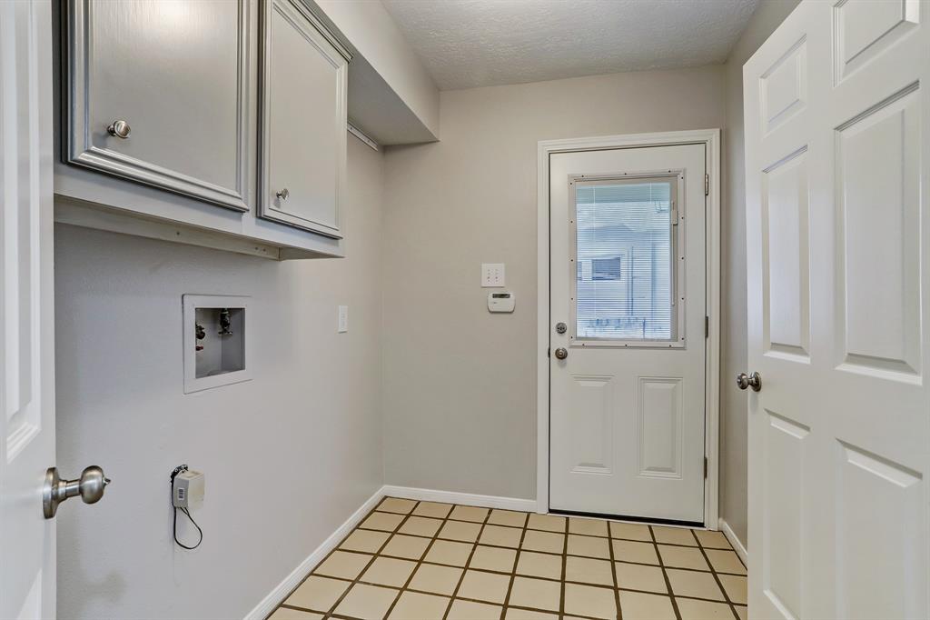 3210 2 Knoll Manor Drive, Kingwood, Texas 77345, 4 Bedrooms Bedrooms, 8 Rooms Rooms,2 BathroomsBathrooms,Single-family,For Sale,Knoll Manor,73442921