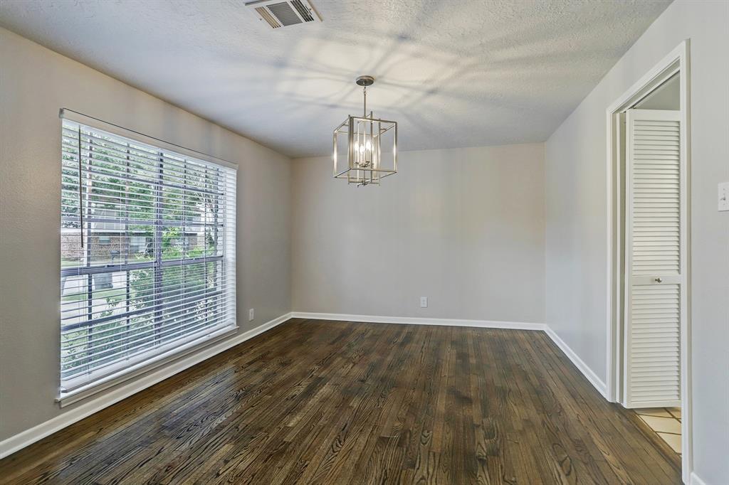 3210 2 Knoll Manor Drive, Kingwood, Texas 77345, 4 Bedrooms Bedrooms, 8 Rooms Rooms,2 BathroomsBathrooms,Single-family,For Sale,Knoll Manor,73442921