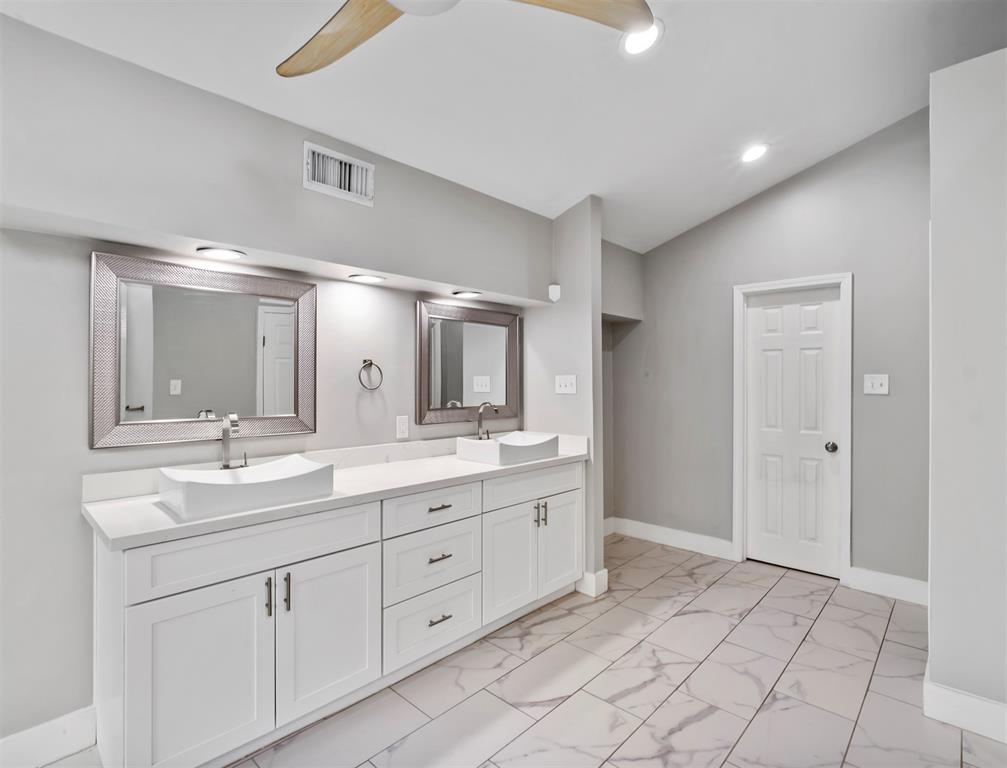 5218 1 Braesvalley Drive, Houston, Texas 77096, 4 Bedrooms Bedrooms, 7 Rooms Rooms,3 BathroomsBathrooms,Single-family,For Sale,Braesvalley,61191166