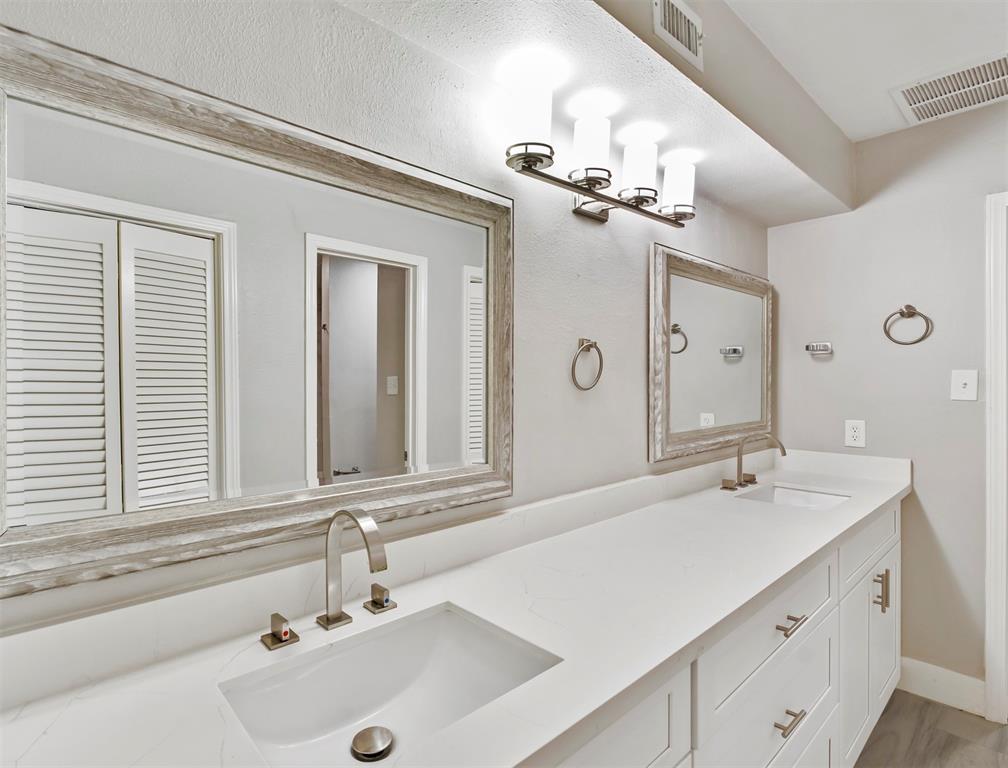 5218 1 Braesvalley Drive, Houston, Texas 77096, 4 Bedrooms Bedrooms, 7 Rooms Rooms,3 BathroomsBathrooms,Single-family,For Sale,Braesvalley,61191166