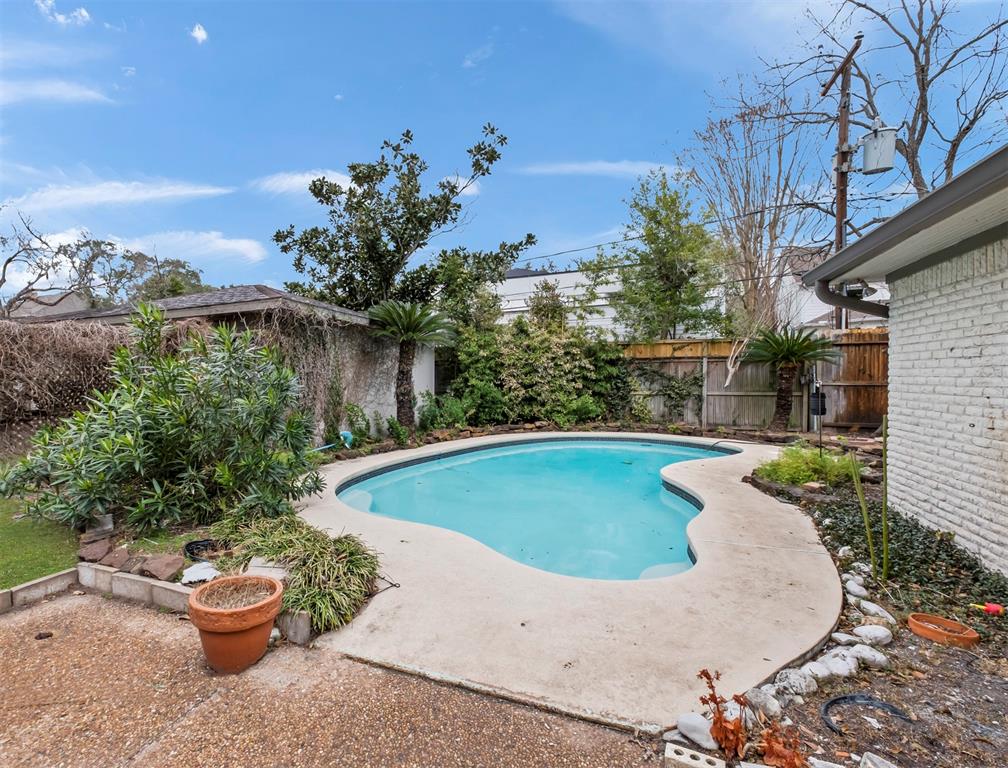 5218 1 Braesvalley Drive, Houston, Texas 77096, 4 Bedrooms Bedrooms, 7 Rooms Rooms,3 BathroomsBathrooms,Single-family,For Sale,Braesvalley,61191166