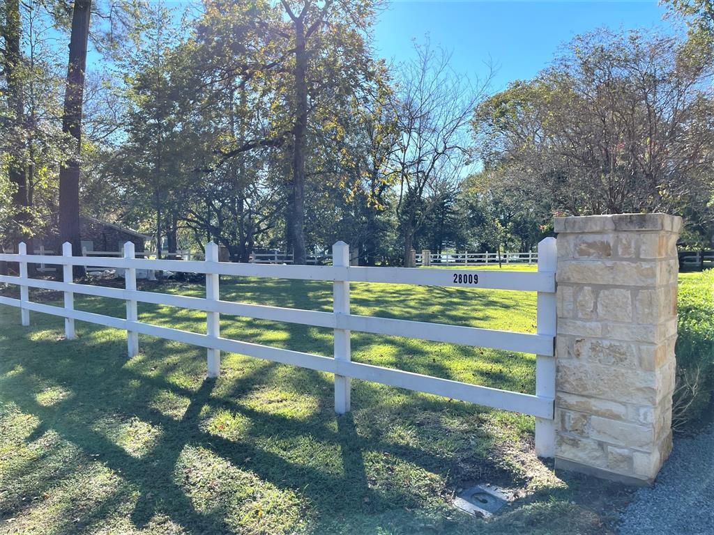 28009 1 Calvin Road, Huffman, Texas 77336, 3 Bedrooms Bedrooms, 7 Rooms Rooms,2 BathroomsBathrooms,Single-family,For Sale,Calvin,30572521