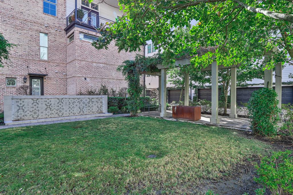 2711 4 Capitol Street, Houston, Texas 77003, 2 Bedrooms Bedrooms, 2 Rooms Rooms,2 BathroomsBathrooms,Townhouse/condo,For Sale,Capitol,91874593