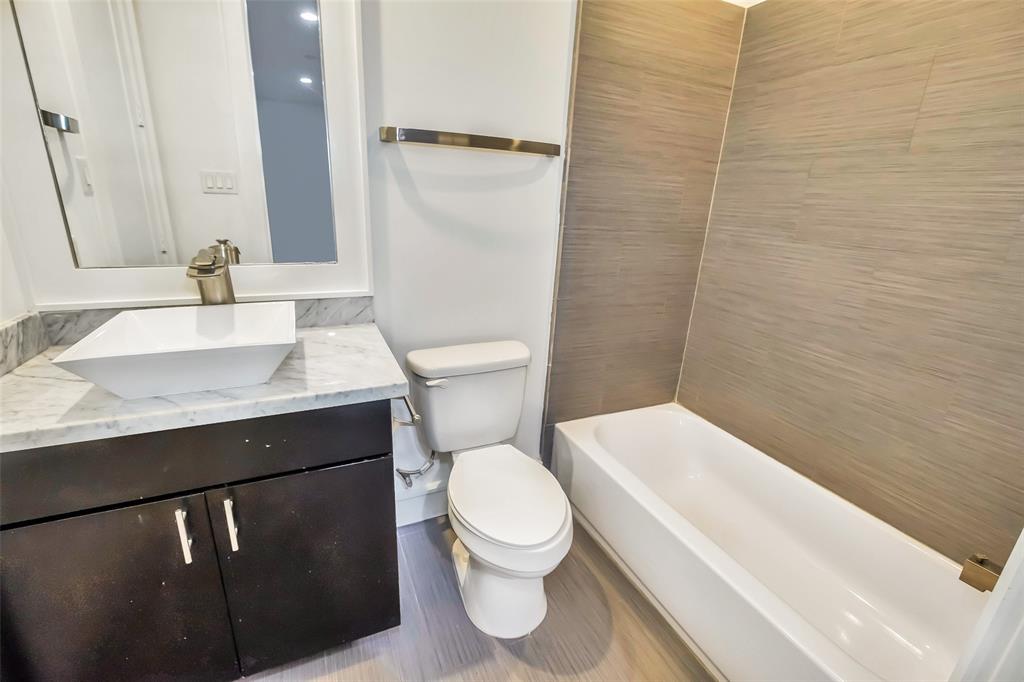5226 4 Maxie Street, Houston, Texas 77007, 3 Bedrooms Bedrooms, 11 Rooms Rooms,3 BathroomsBathrooms,Single-family,For Sale,Maxie,57124909