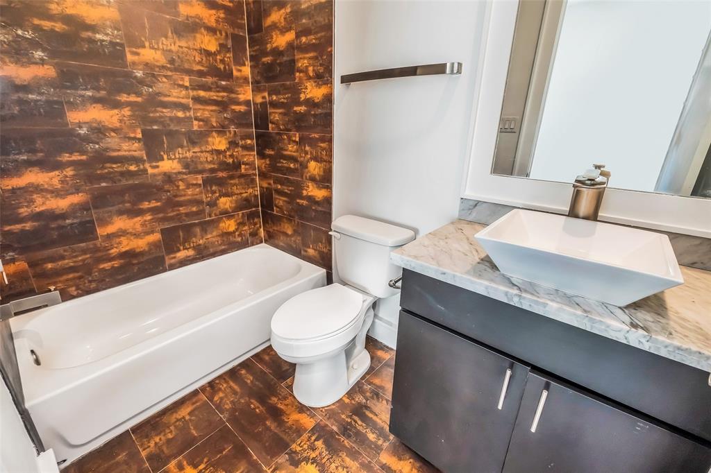 5226 4 Maxie Street, Houston, Texas 77007, 3 Bedrooms Bedrooms, 11 Rooms Rooms,3 BathroomsBathrooms,Single-family,For Sale,Maxie,57124909