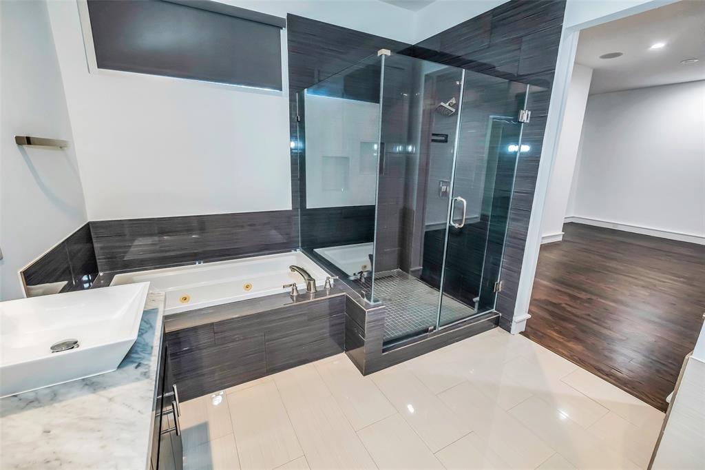 5226 4 Maxie Street, Houston, Texas 77007, 3 Bedrooms Bedrooms, 11 Rooms Rooms,3 BathroomsBathrooms,Single-family,For Sale,Maxie,57124909