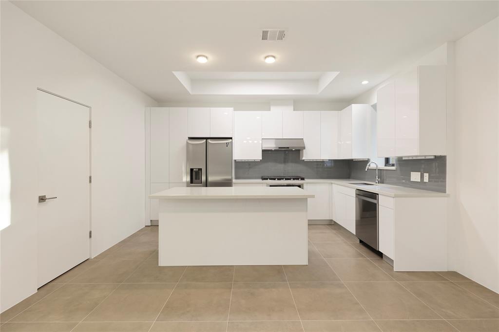 917 3 Nicholson Street, Houston, Texas 77008, 3 Bedrooms Bedrooms, 9 Rooms Rooms,2 BathroomsBathrooms,Single-family,For Sale,Nicholson,83981183