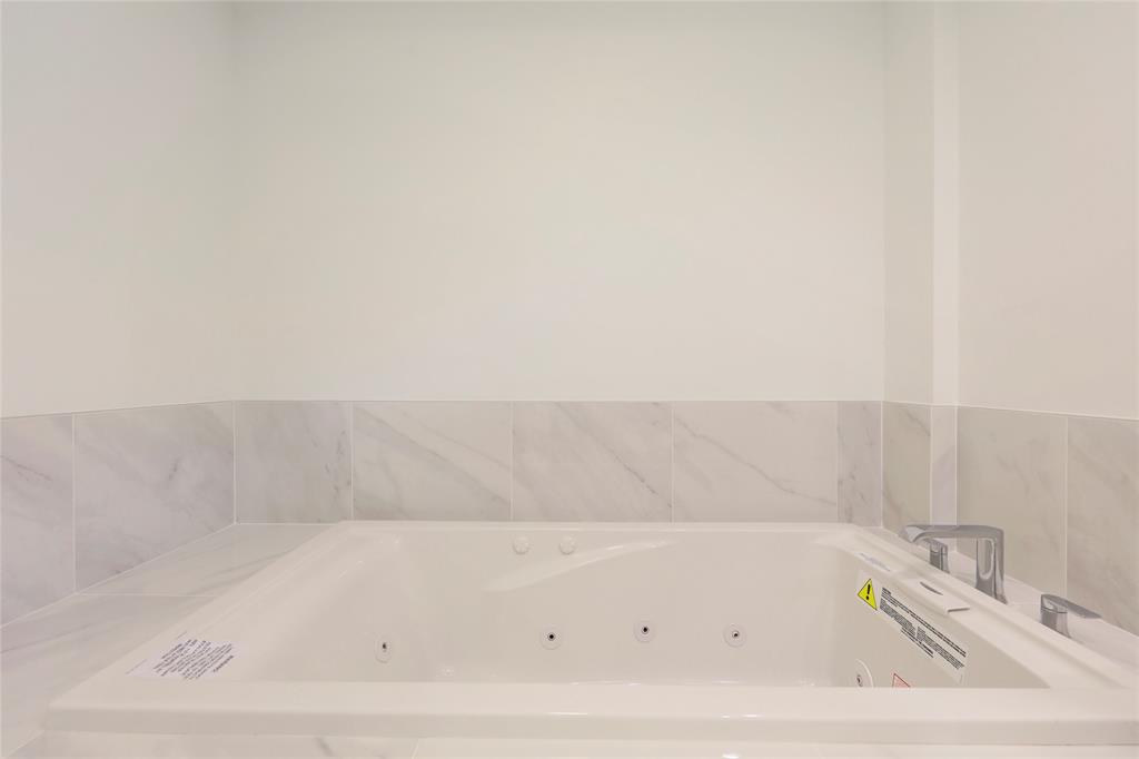 917 3 Nicholson Street, Houston, Texas 77008, 3 Bedrooms Bedrooms, 9 Rooms Rooms,2 BathroomsBathrooms,Single-family,For Sale,Nicholson,83981183