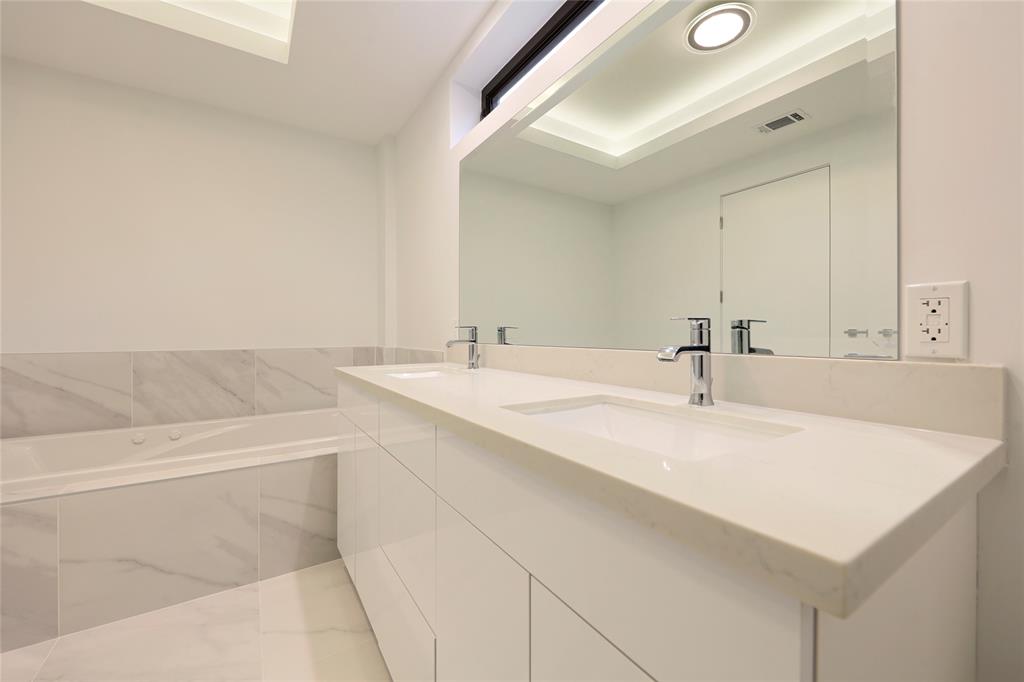 917 3 Nicholson Street, Houston, Texas 77008, 3 Bedrooms Bedrooms, 9 Rooms Rooms,2 BathroomsBathrooms,Single-family,For Sale,Nicholson,83981183