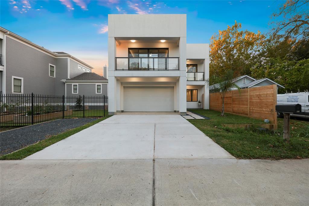 917 3 Nicholson Street, Houston, Texas 77008, 3 Bedrooms Bedrooms, 9 Rooms Rooms,2 BathroomsBathrooms,Single-family,For Sale,Nicholson,83981183