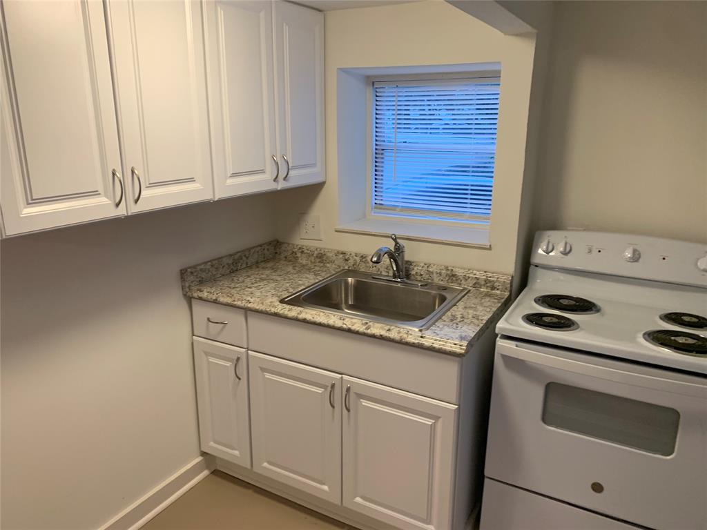 2402 2 Driscoll Street, Houston, Texas 77019, 1 Bedroom Bedrooms, ,1 BathroomBathrooms,Multi-family,For Sale,Driscoll,77193506