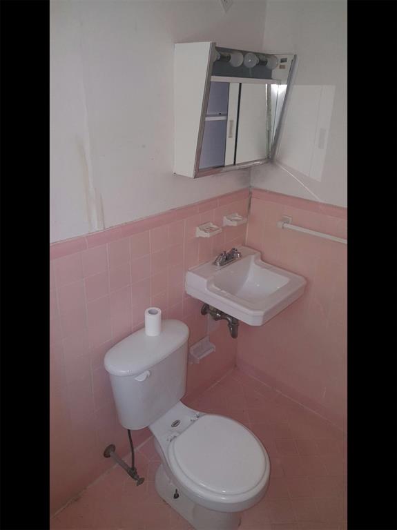 2402 2 Driscoll Street, Houston, Texas 77019, 1 Bedroom Bedrooms, ,1 BathroomBathrooms,Multi-family,For Sale,Driscoll,77193506