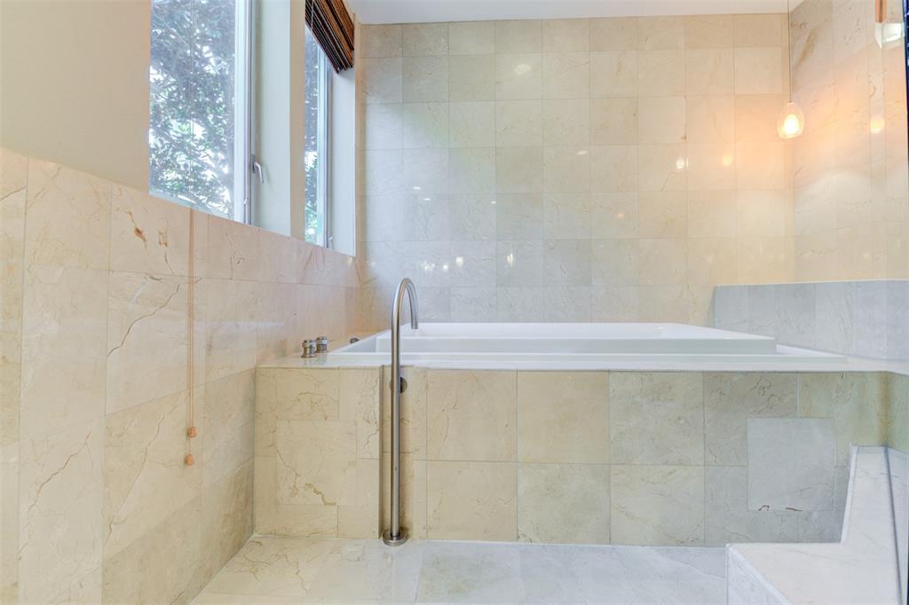 4413 3 Mandell Street, Houston, Texas 77006, 4 Bedrooms Bedrooms, 8 Rooms Rooms,3 BathroomsBathrooms,Single-family,For Sale,Mandell,65361727