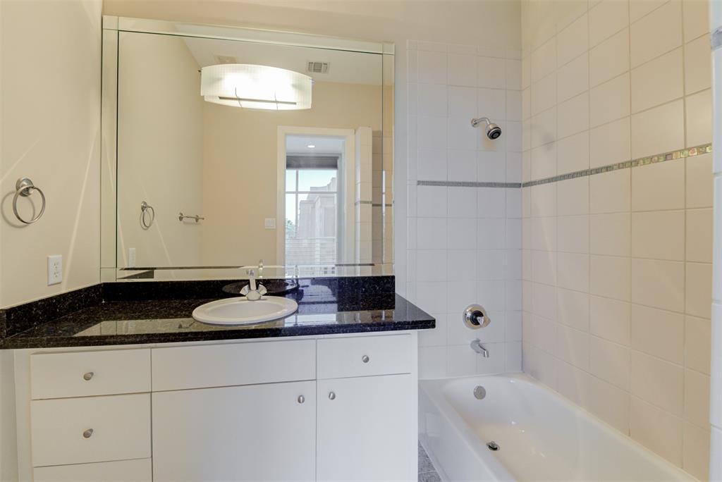 4413 3 Mandell Street, Houston, Texas 77006, 4 Bedrooms Bedrooms, 8 Rooms Rooms,3 BathroomsBathrooms,Single-family,For Sale,Mandell,65361727