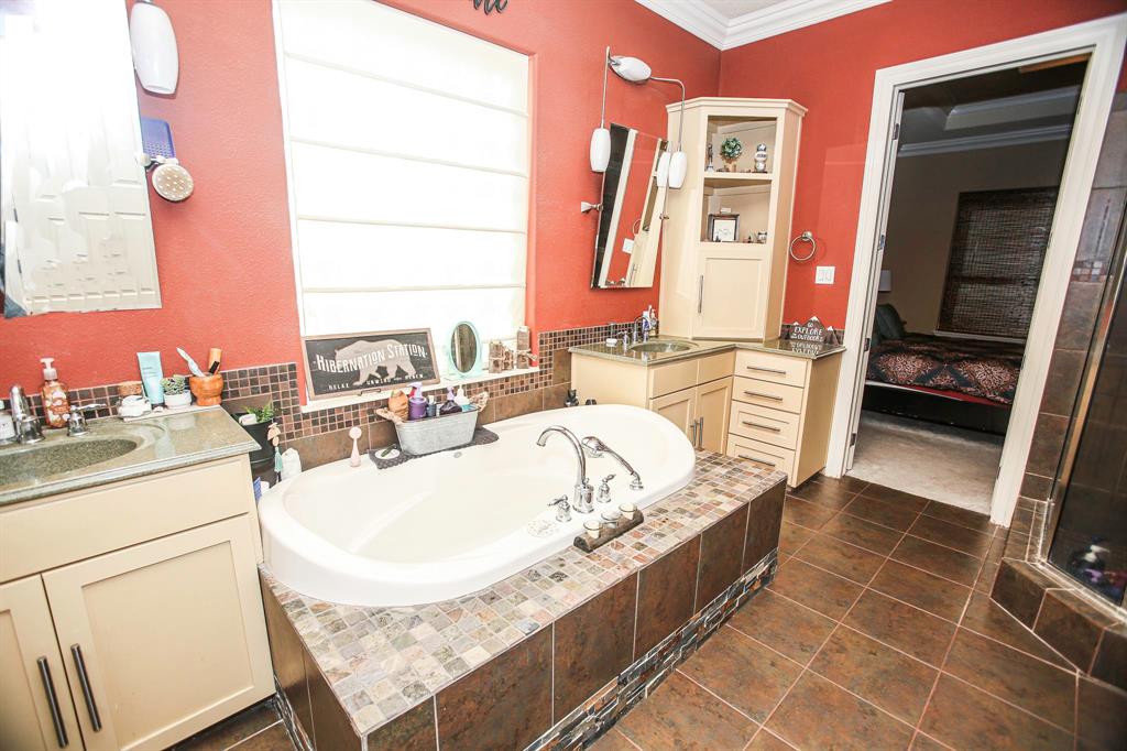 108 2 Arrowhead Drive, Lake Jackson, Texas 77566, 4 Bedrooms Bedrooms, 4 Rooms Rooms,4 BathroomsBathrooms,Single-family,For Sale,Arrowhead,50123570