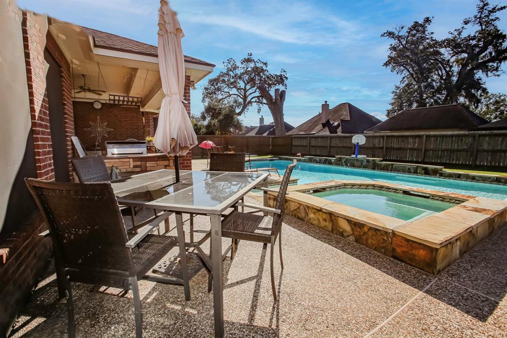 108 2 Arrowhead Drive, Lake Jackson, Texas 77566, 4 Bedrooms Bedrooms, 4 Rooms Rooms,4 BathroomsBathrooms,Single-family,For Sale,Arrowhead,50123570
