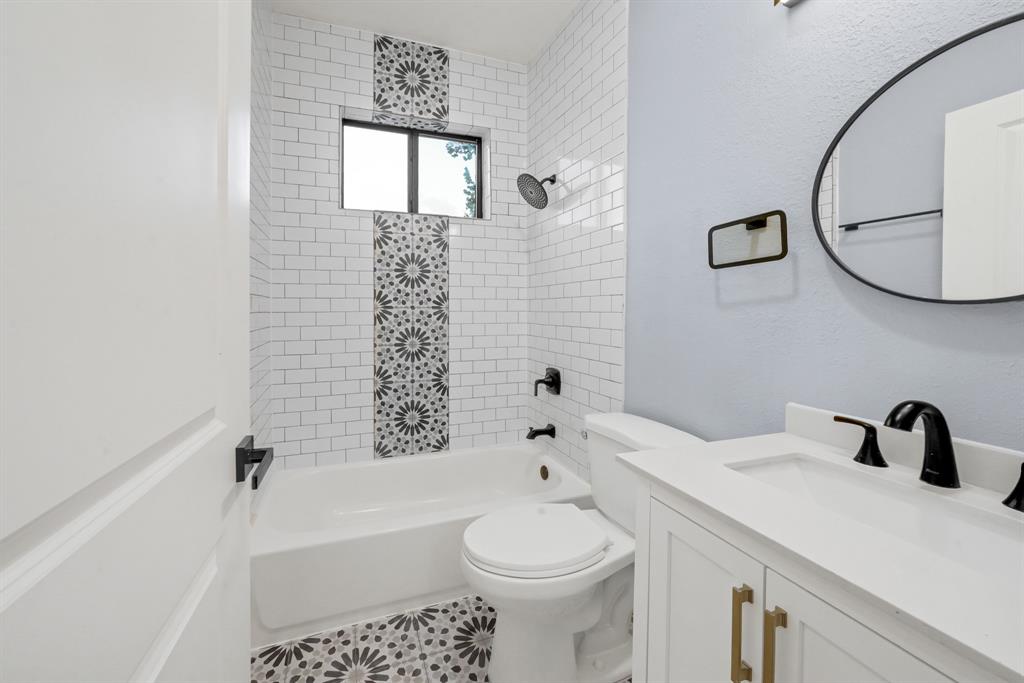 2416 1 Lee Street, Houston, Texas 77026, 3 Bedrooms Bedrooms, 5 Rooms Rooms,2 BathroomsBathrooms,Single-family,For Sale,Lee,87203511