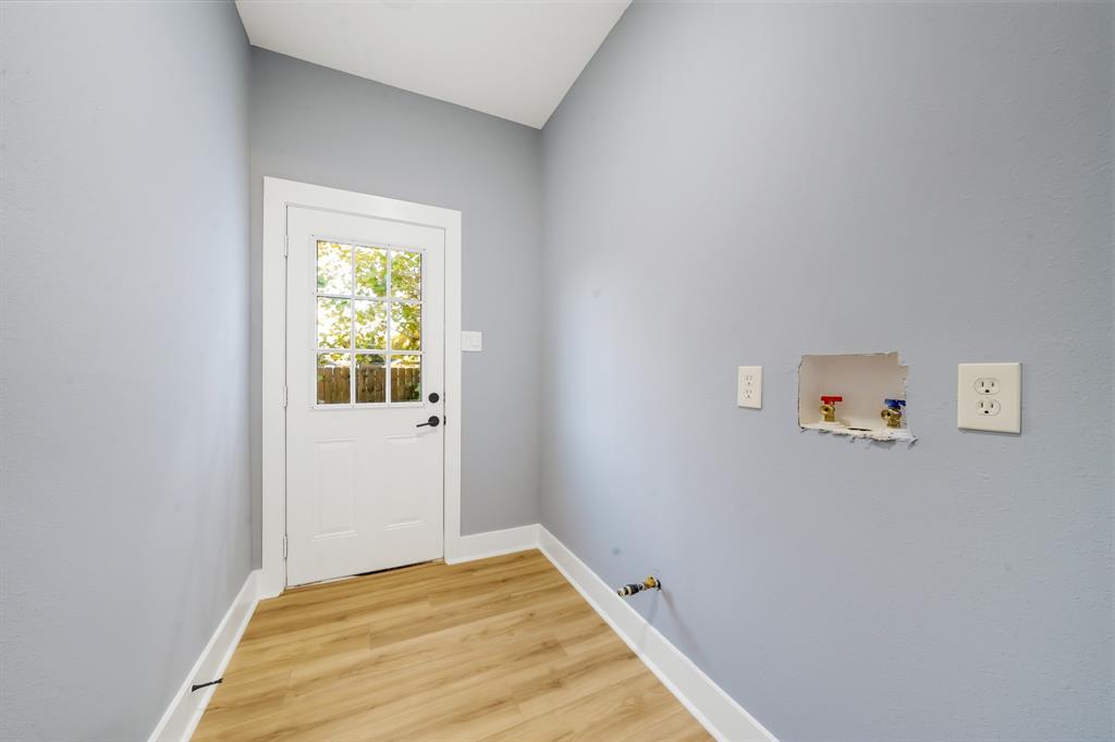 2416 1 Lee Street, Houston, Texas 77026, 3 Bedrooms Bedrooms, 5 Rooms Rooms,2 BathroomsBathrooms,Single-family,For Sale,Lee,87203511