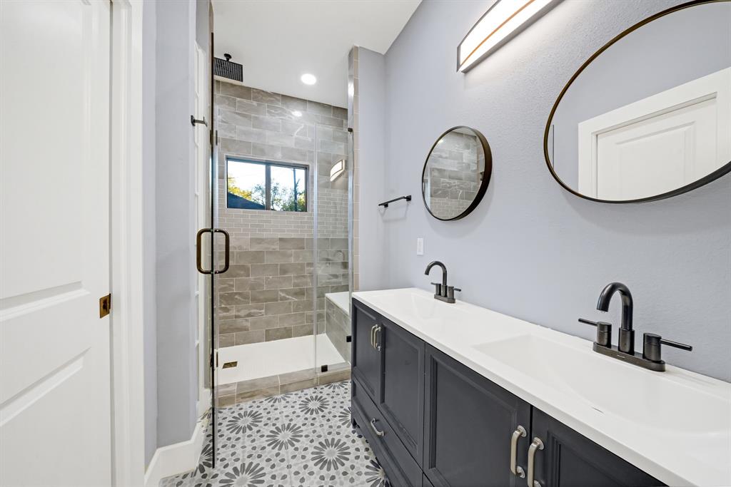 2416 1 Lee Street, Houston, Texas 77026, 3 Bedrooms Bedrooms, 5 Rooms Rooms,2 BathroomsBathrooms,Single-family,For Sale,Lee,87203511