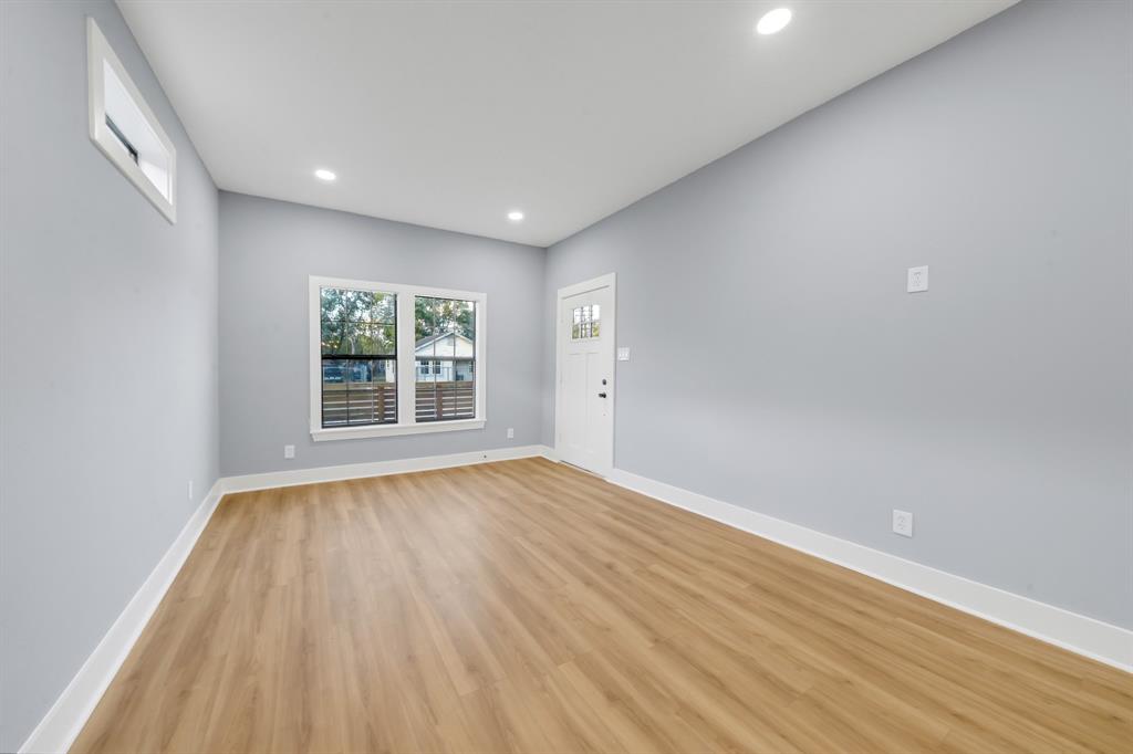 2416 1 Lee Street, Houston, Texas 77026, 3 Bedrooms Bedrooms, 5 Rooms Rooms,2 BathroomsBathrooms,Single-family,For Sale,Lee,87203511