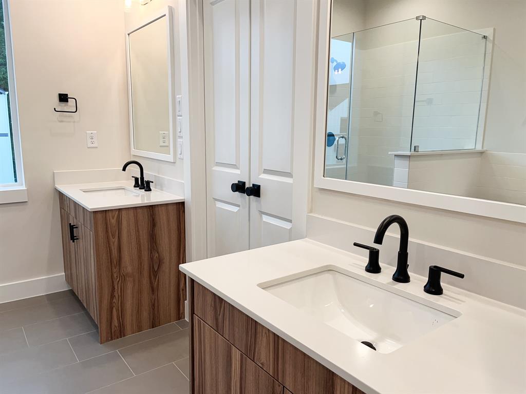 5336 3 Donovan Gardens Lane, Houston, Texas 77091, 3 Bedrooms Bedrooms, 12 Rooms Rooms,3 BathroomsBathrooms,Single-family,For Sale,Donovan Gardens Lane,49719478