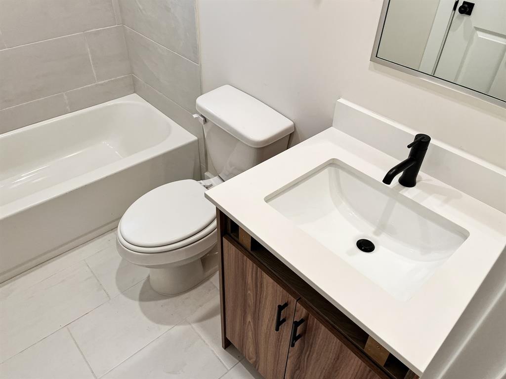 5336 3 Donovan Gardens Lane, Houston, Texas 77091, 3 Bedrooms Bedrooms, 12 Rooms Rooms,3 BathroomsBathrooms,Single-family,For Sale,Donovan Gardens Lane,49719478